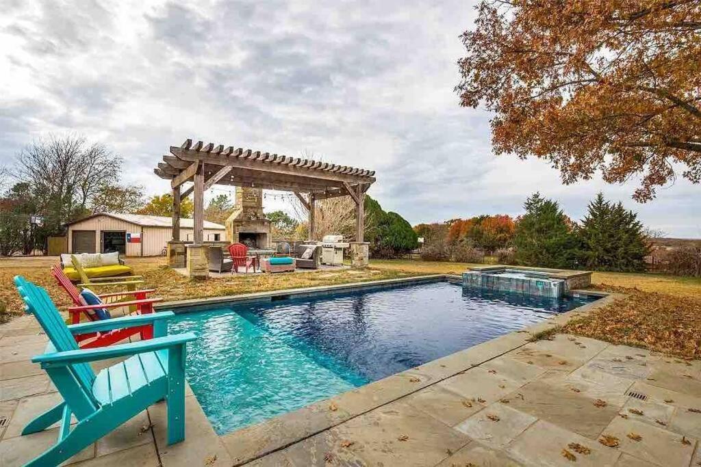 Beautiful Farmhouse W/ Pool On 6 Acres Ranch Aubrey Exteriör bild